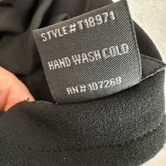 Gracia Top, Draping Over Arms and Sleeveless, Size L - Picture 9 of 9